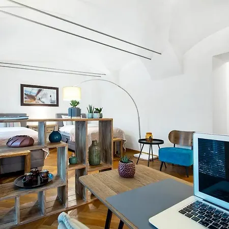 Address Deluxe Downtown Apartment Laibach