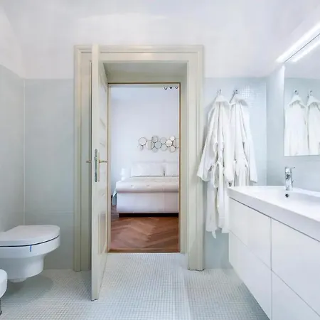Address Deluxe Downtown Apartment *